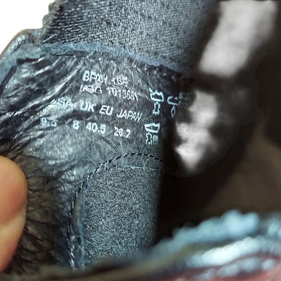 The UGG Cobie II Women’s Ankle Boots high heels Chelsea StyleExcellent Conditio - Picture 4 of 16